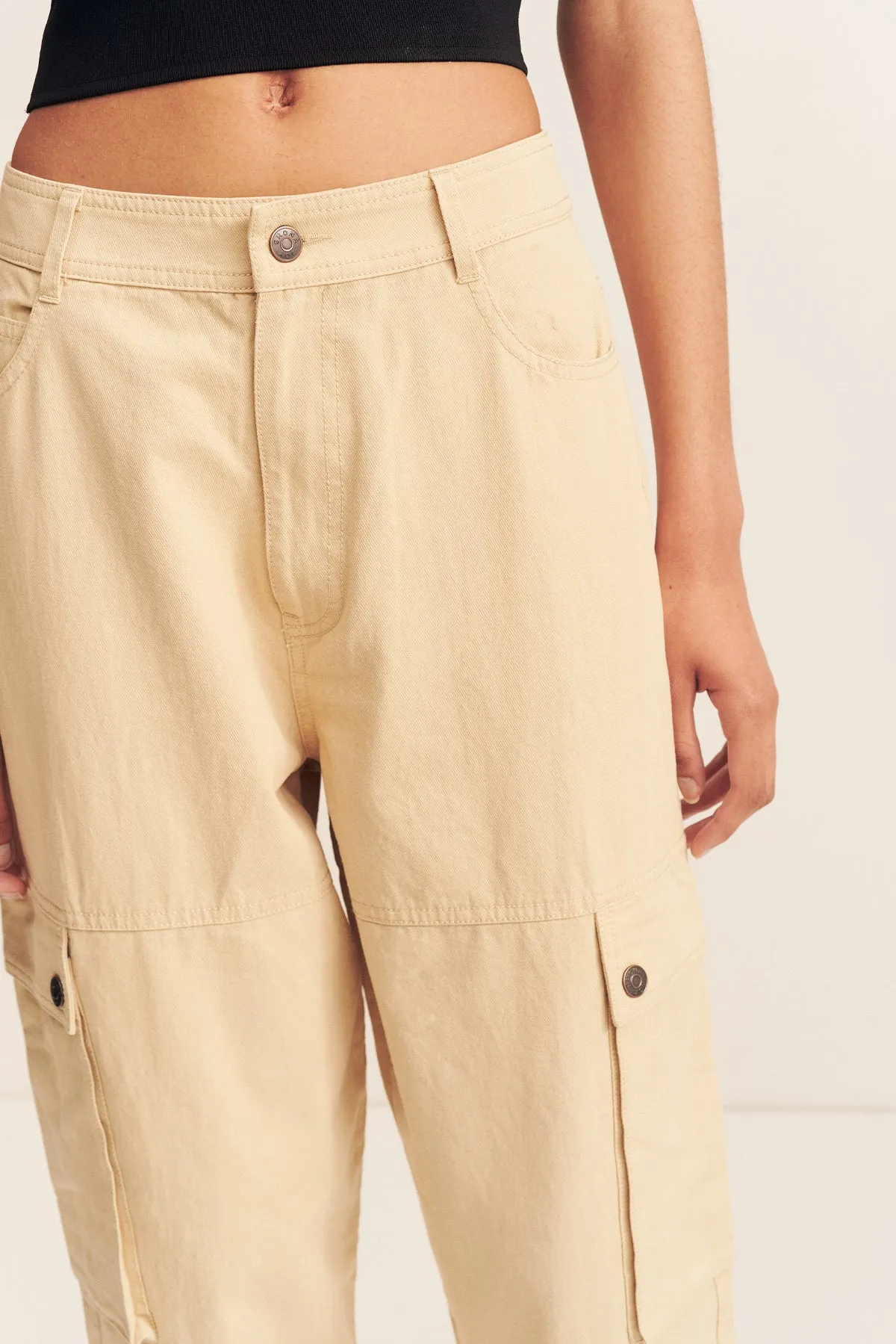 ARIANA CARGO TAPERED PANT - SAND