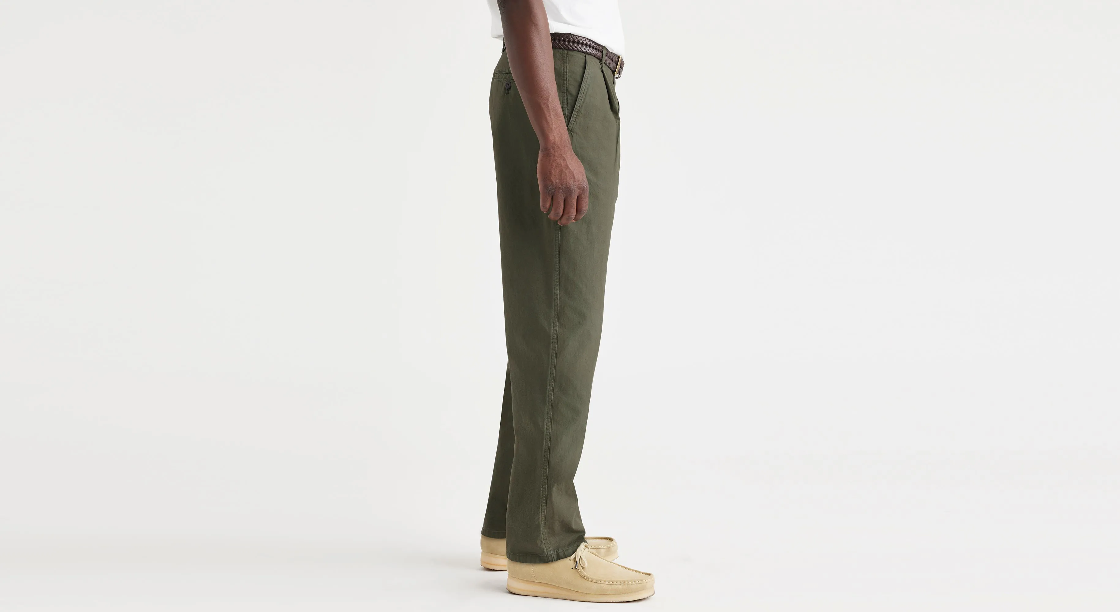 Men's Relaxed Taper Fit Original Pleated Chino Pants