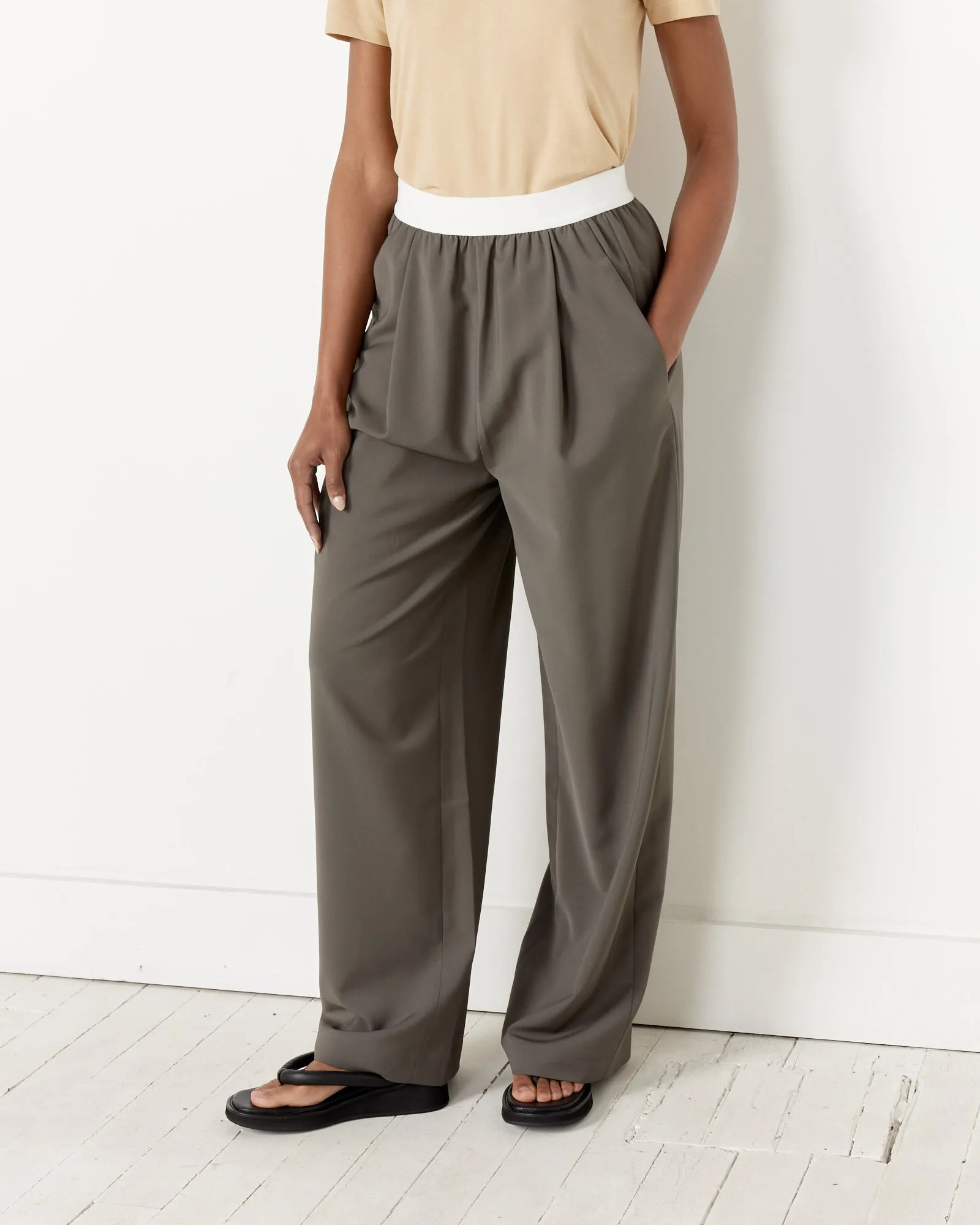 Tropical Wool Pant in Dark Stone